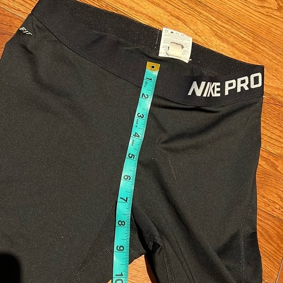 Nike pro cropped black smooth cropped  leggings Sz M - Picture 10 of 13